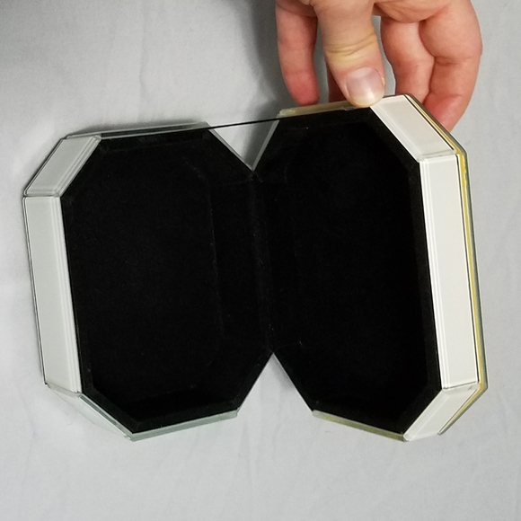 Beautiful CynthiaRowley gold dot glass jewelry box - Picture 3 of 12